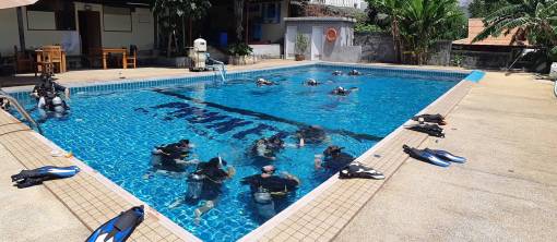Phuket Scuba diving training center - Phuket Dive Tours
