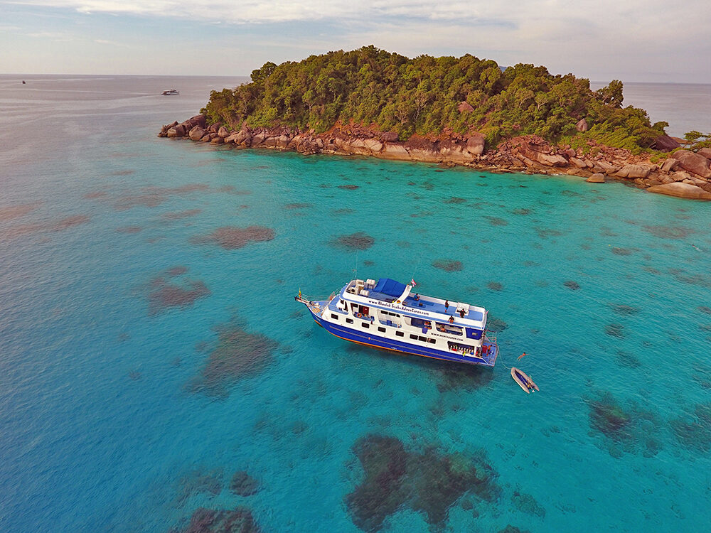 manta queen 1 similan island liveaboard at Koh Tachai