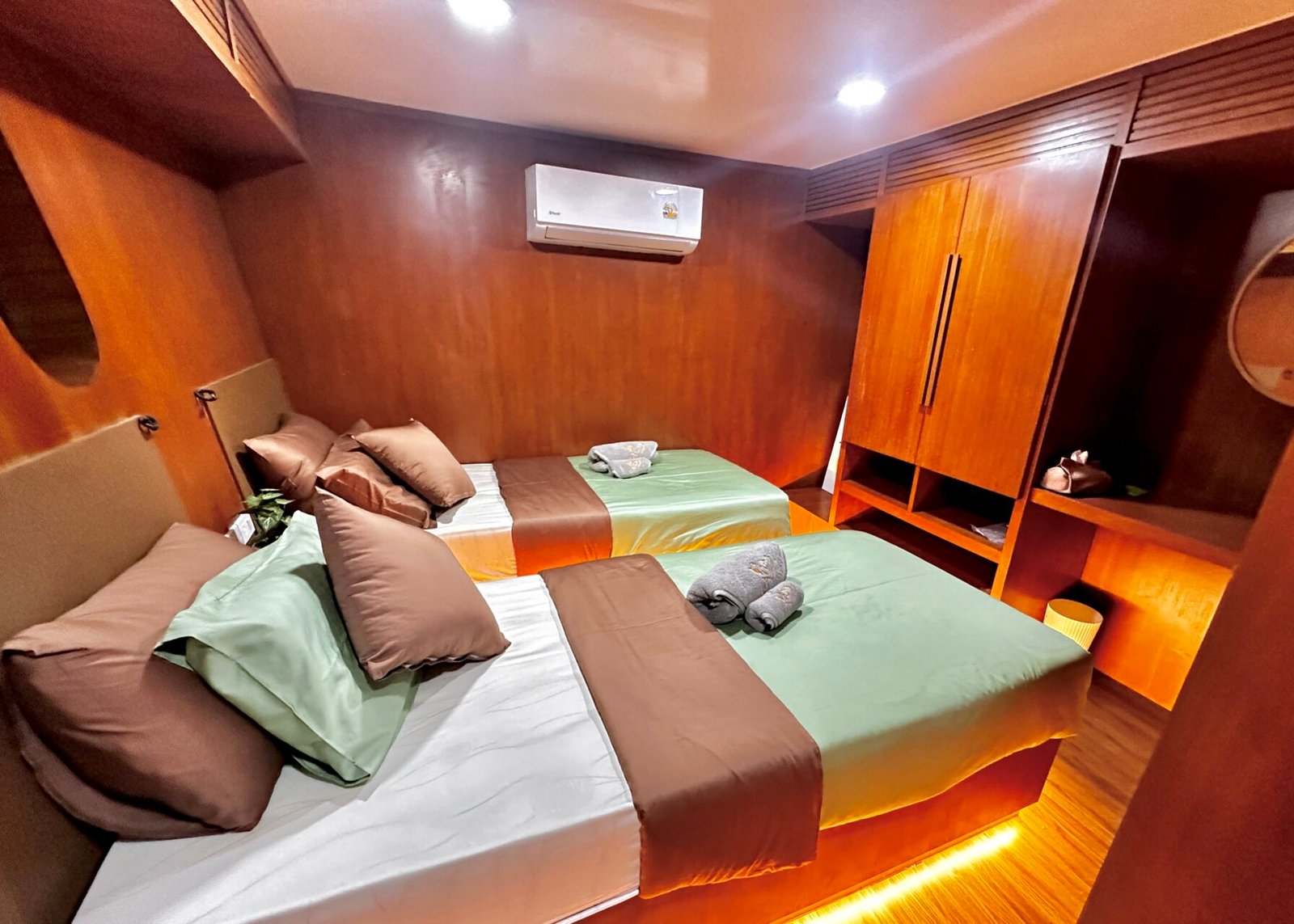 Lower deck standard twin bed