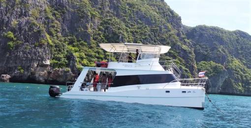 Phi Phi private snorkeling charter from phuket