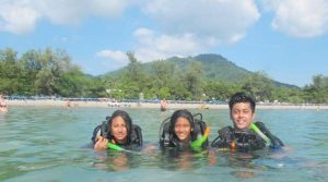Kata Beach Diving with student divers 