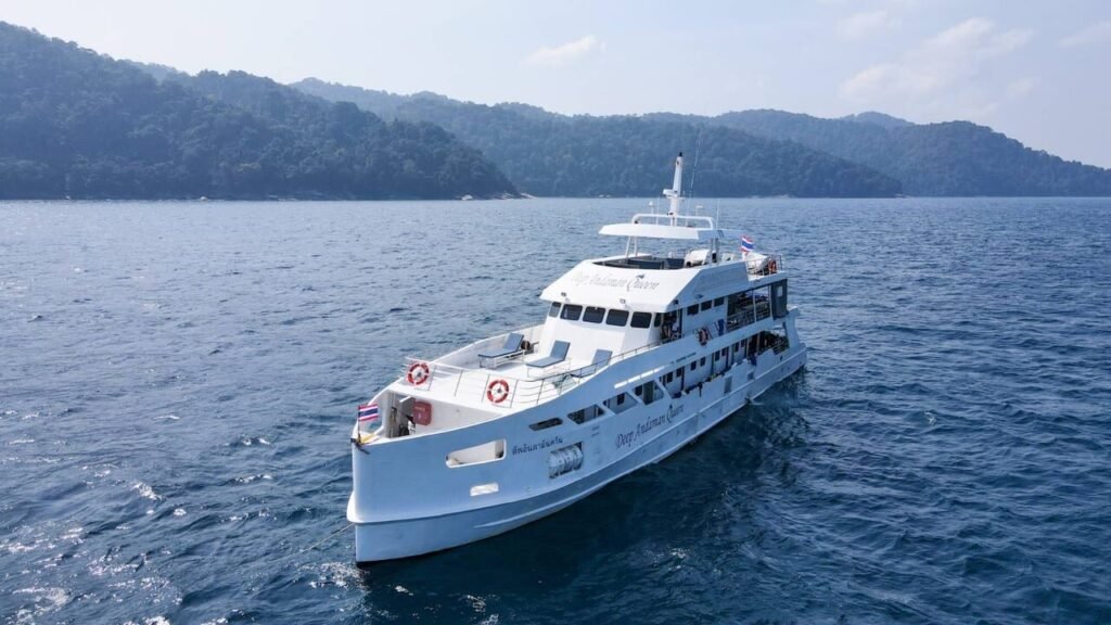 Deep Andaman Queen South Siam - SimilanLiveaboards.com