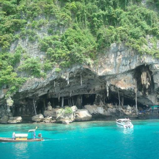 Phi Phi snorkelling day trip tours with Phuket Dive Tours