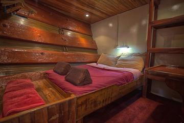 The junk twin 2 share cabin