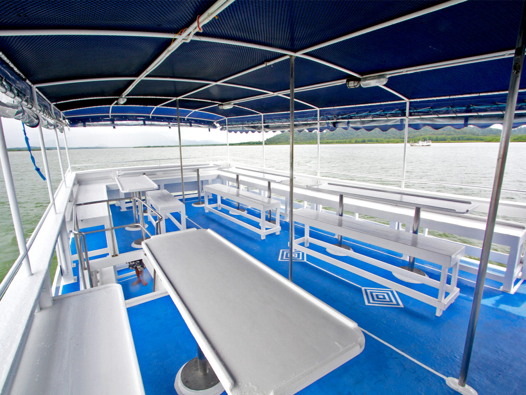dining area on manta queen 5
