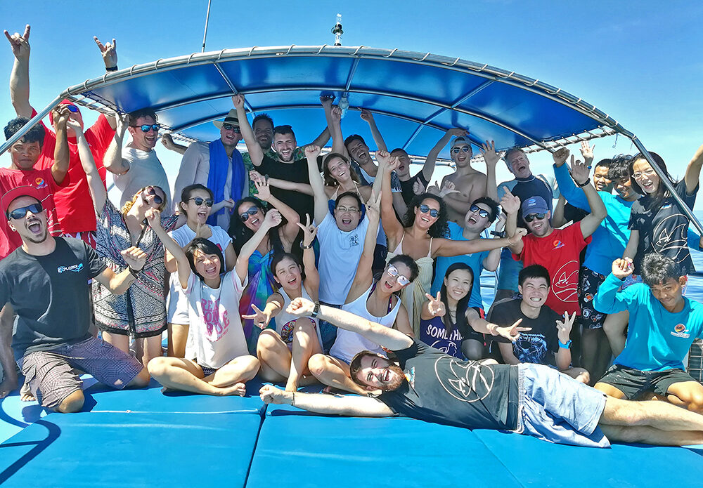 great atmosphere on manta queen 5