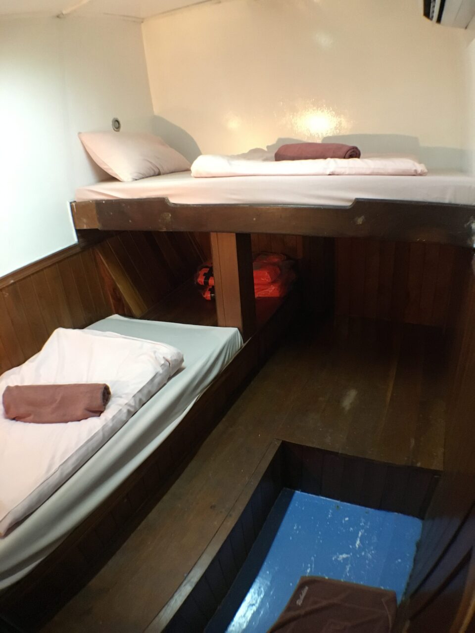 lower deck non ensuite twin bunk