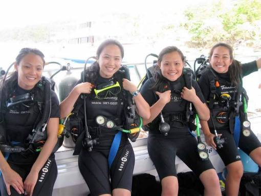 open water students learning to dive in phuket