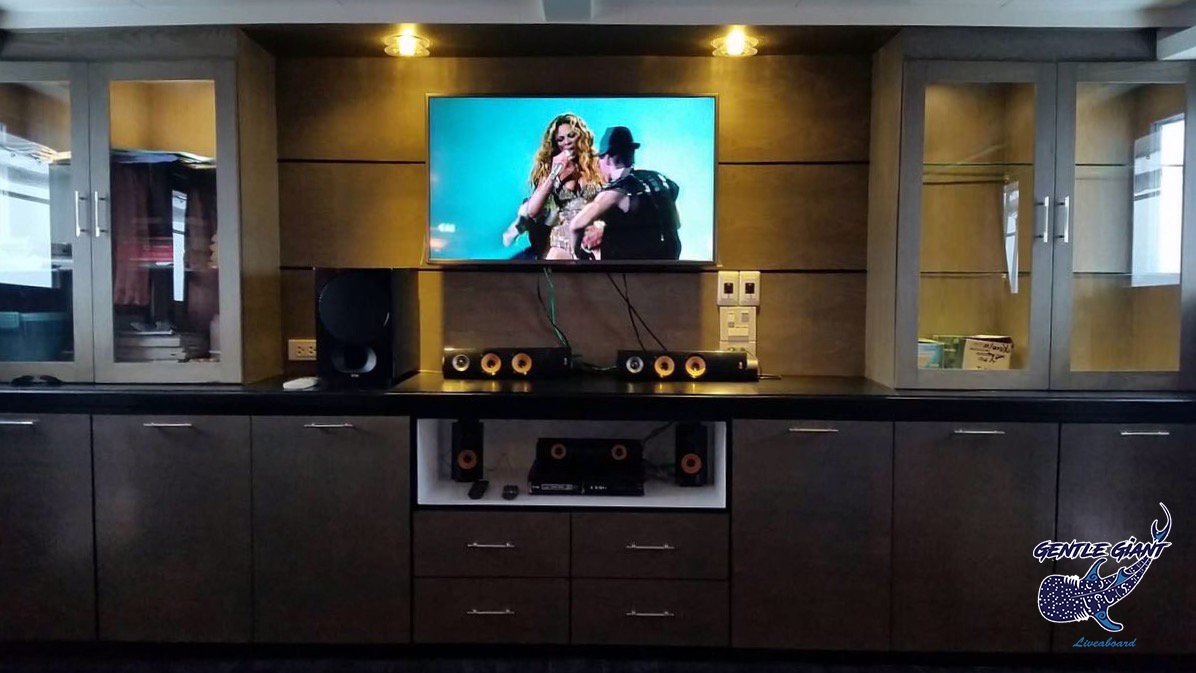 tv in saloon