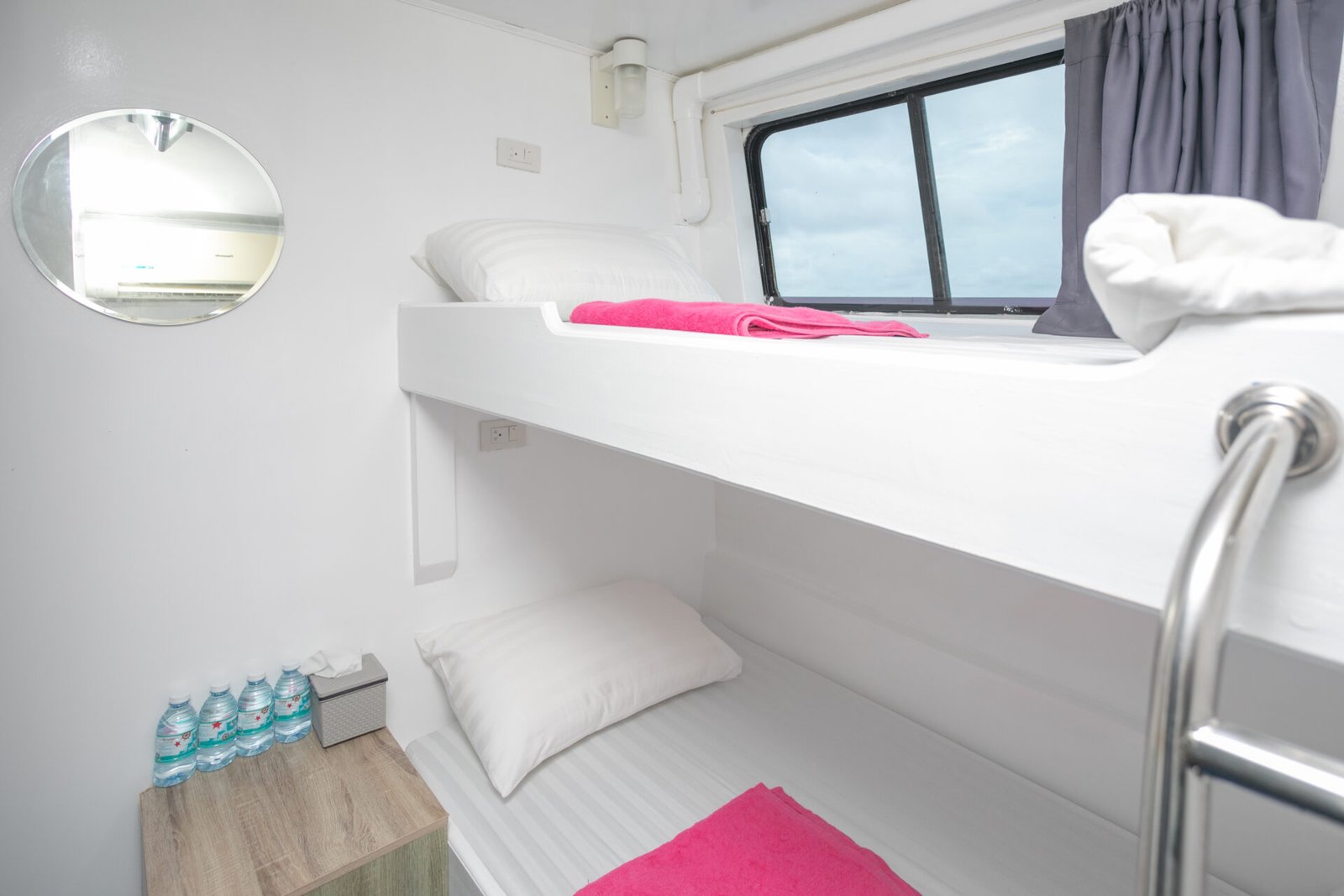twin bunk cabin