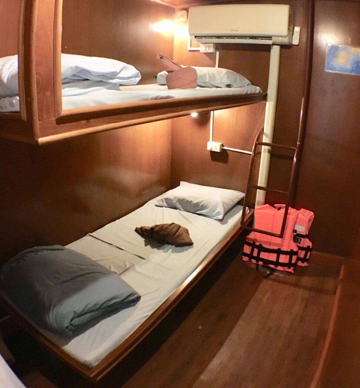 upper deck non ensuite double bunk
